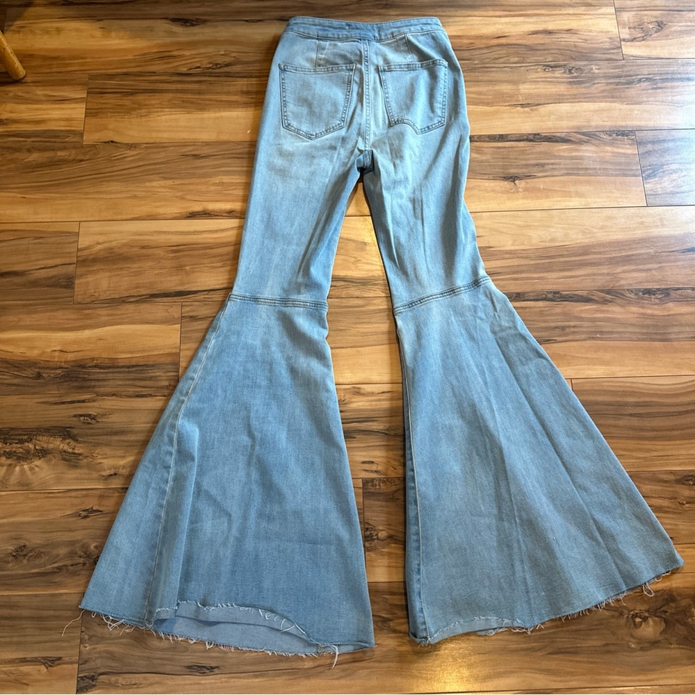 FREE PEOPLE Just Float On Super Flare Bell Bottom Jeans-Blue Rinse-Size 25 (1) - Picture 10 of 16